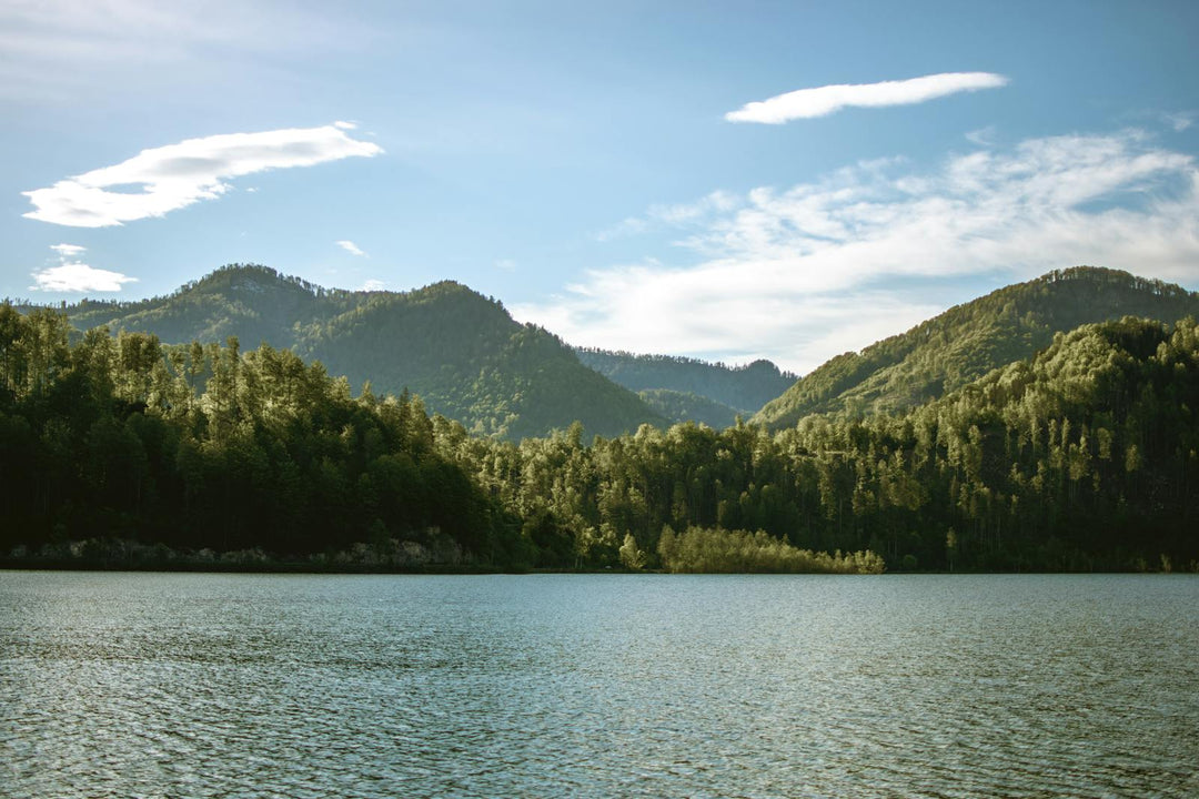 Crisp, distortion-free landscape view